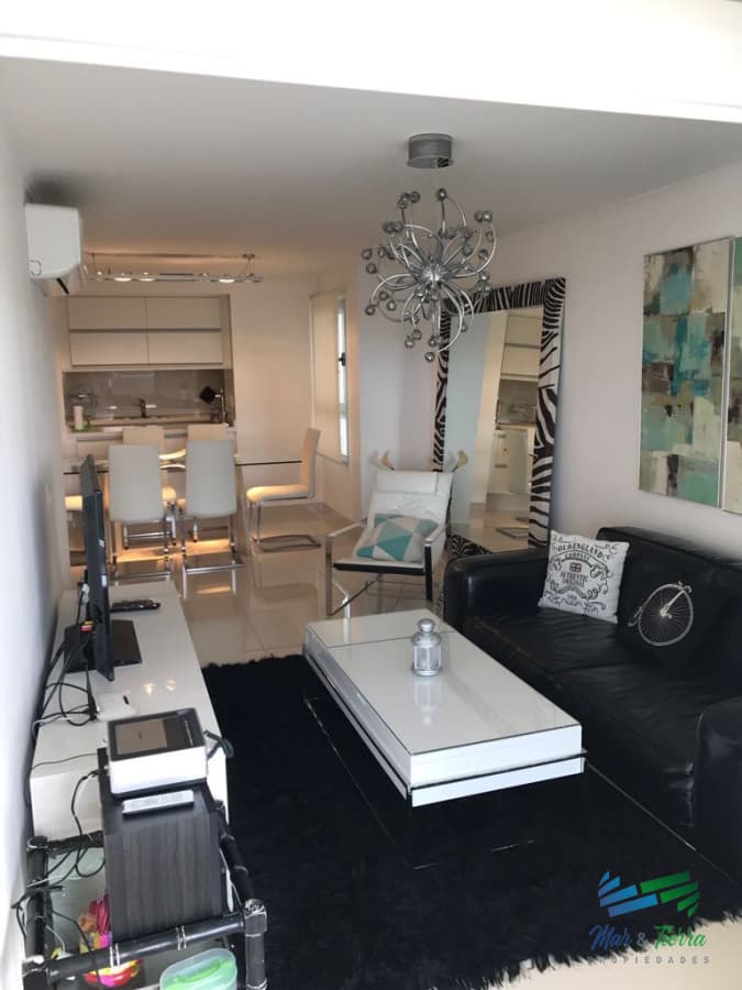En venta.. piso alto , torre de categoría con excelente ubicación y servicios.
