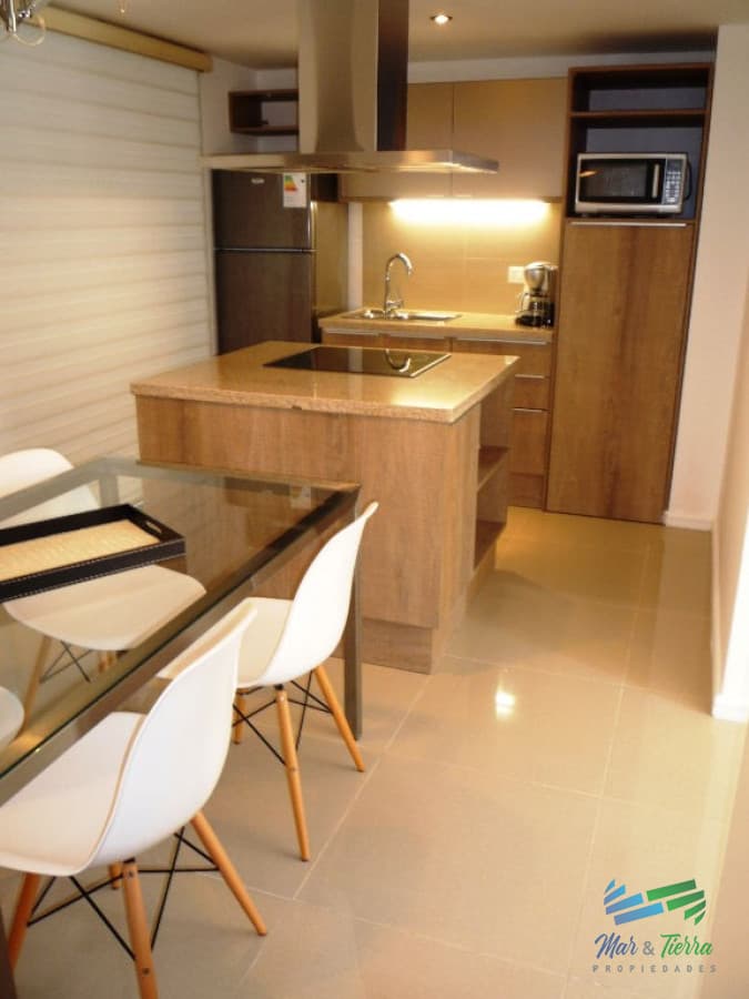 En alquiler y venta.. monoambiente amplio luminoso, a pasitos del Puerto!!!
