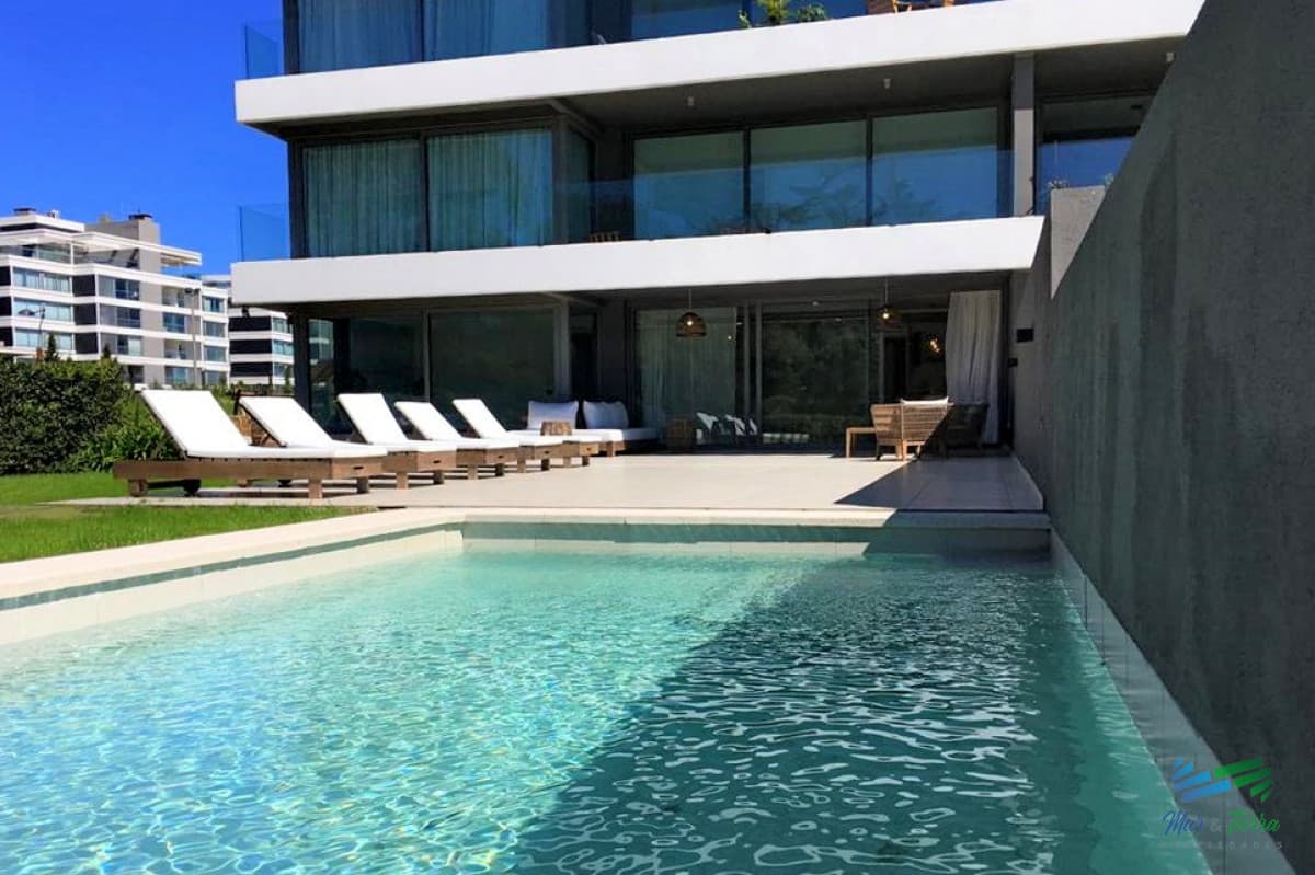 DEPARTAMENTO CON PISCINA PROPIA EN VENTA, 3 DORMITORIOS EN SUITE, PUNTA DEL ESTE
