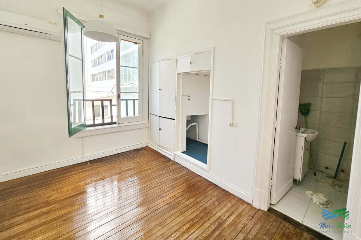 ALQUILER ANUAL Y VENTA EN LA PENÍNSULA, UN DORMITORIO, PUNTA DEL ESTE