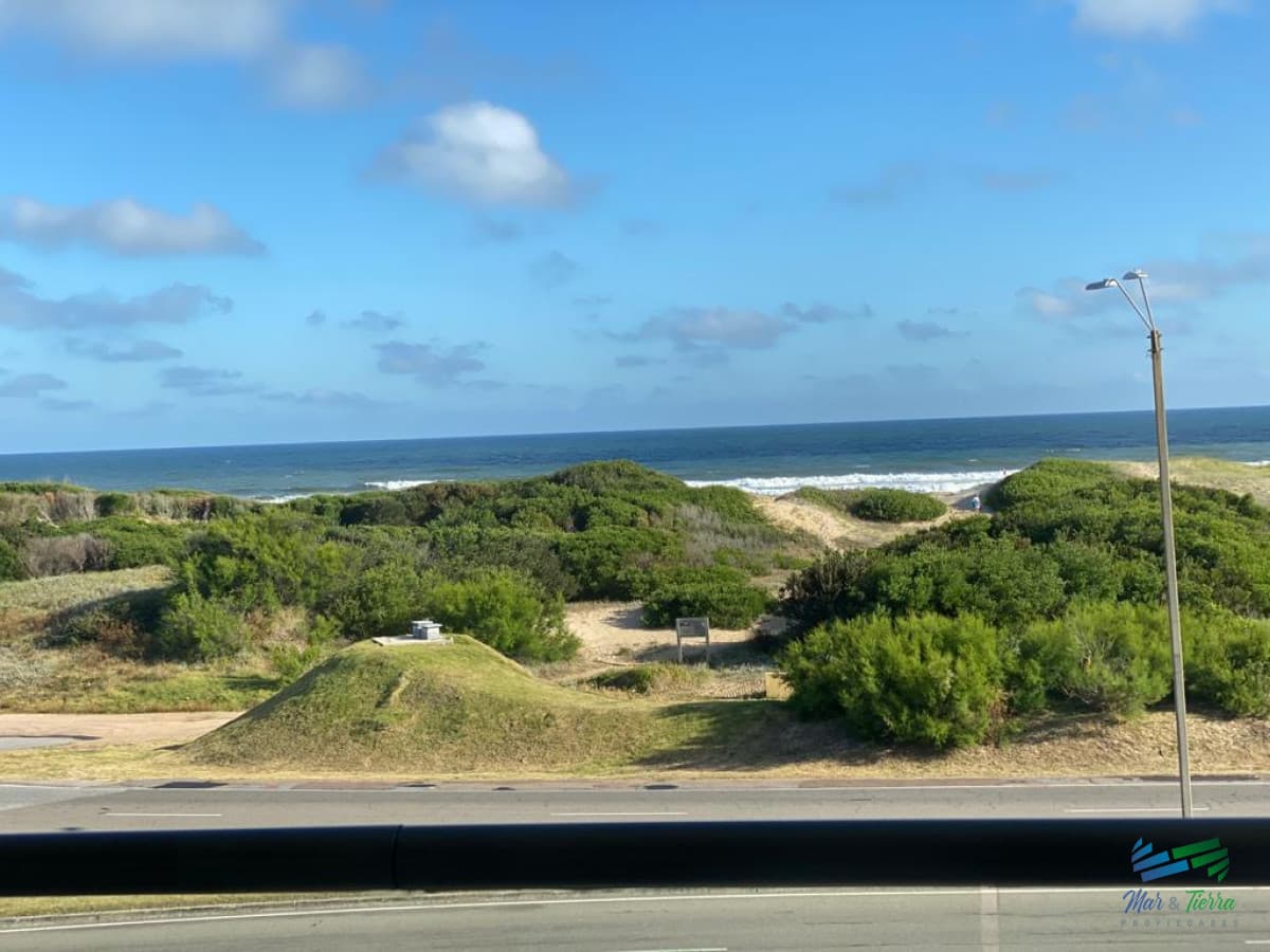Vendo apartamento 3 dormitorios en brava frente al mar, Punta del Este.