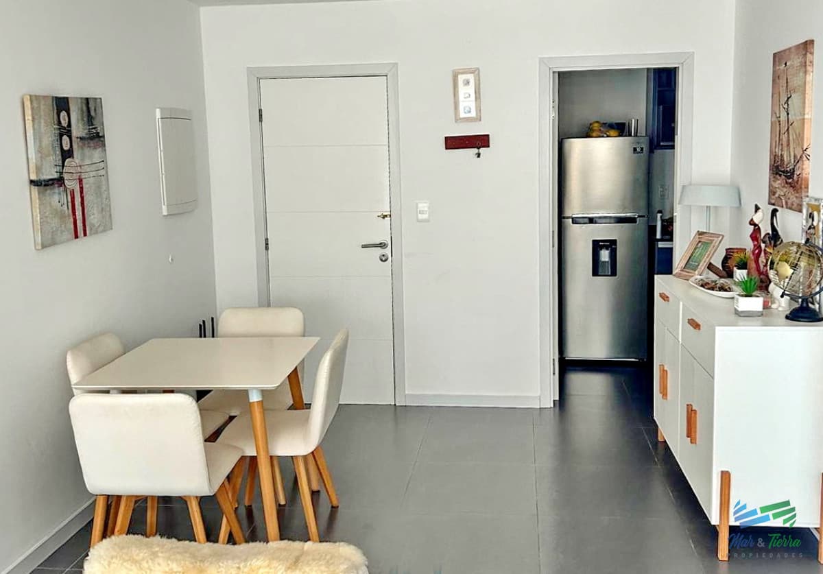 APARTAMENTO DISPONIBLE EN ALQUILER, AMPLIO, LUMINOSO, EN LA PENÍNSULA, PUNTA DEL ESTE.