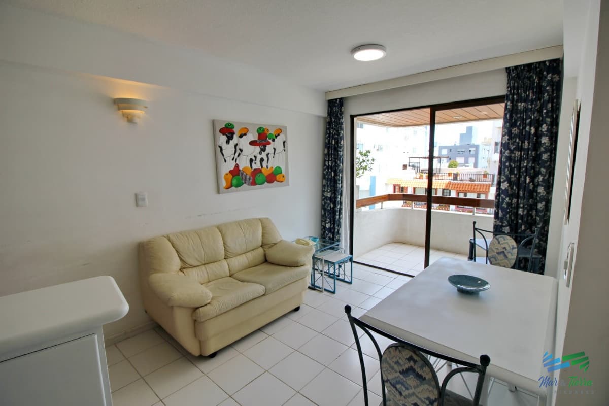 Apartamento de 2 dormitorios con piscina en venta y alquiler en Peninsula, Punta del Este.