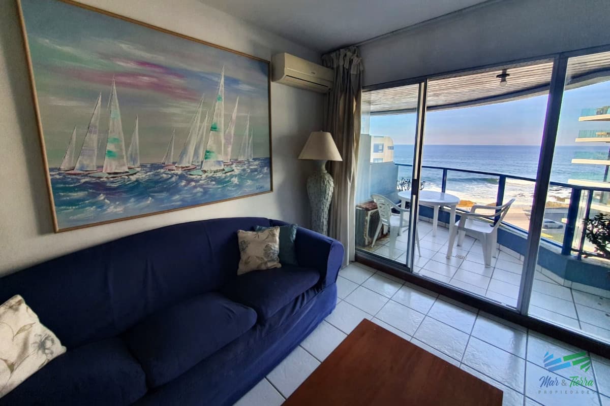 APARTAMENTO FRENTE AL MAR, EN VENTA. CON TERRAZA PRIVADA, EN LA PENÍNSULA, PUNTA DEL ESTE!