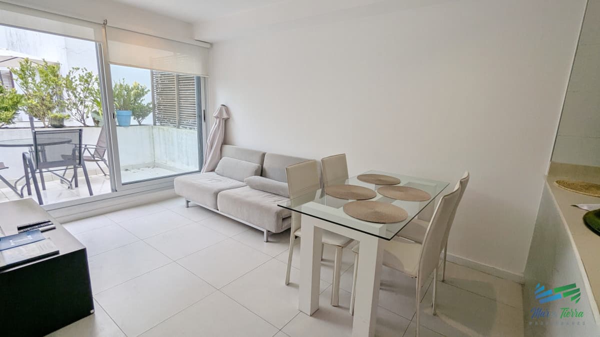 En venta apartamento 1 dormitorio con piscina en Peninsula, Punta del Este