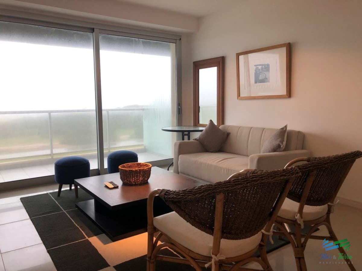 Vendo departamento 3 dormitorios con vista al mar, primera linea, Brava, Rincon del Indio, Punta del Este.
