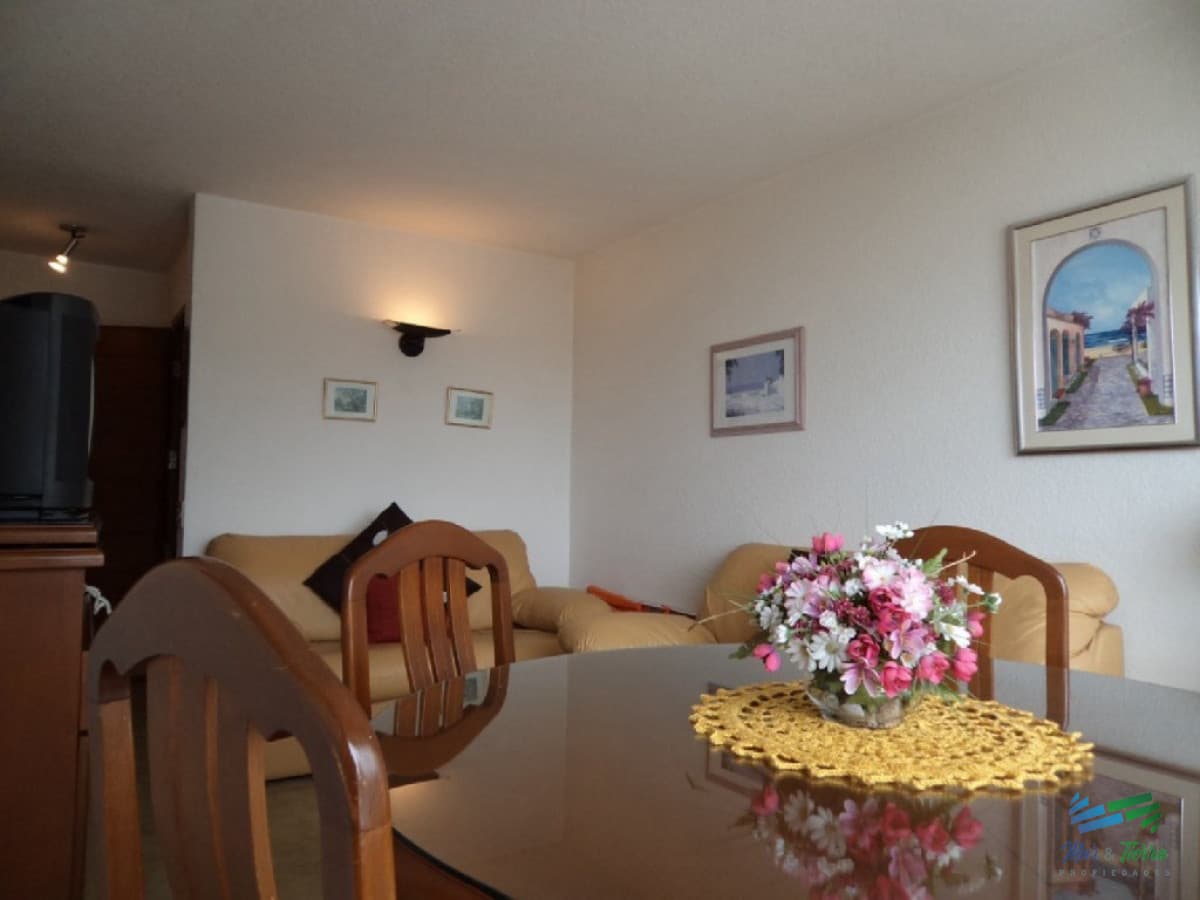 Apartamento con vista espectacular a playa mansa y Brava, piso alto