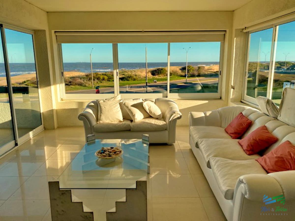 Apartamento de 3 dormitorios con vista al mar ,Punta del Este