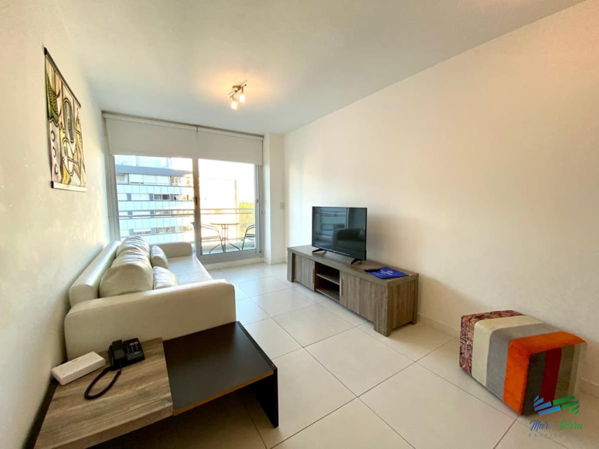 ALQUILER ANUAL, EDIFICIO CON SERVICIOS, 1 DORMITORIO, PUNTA DEL ESTE-