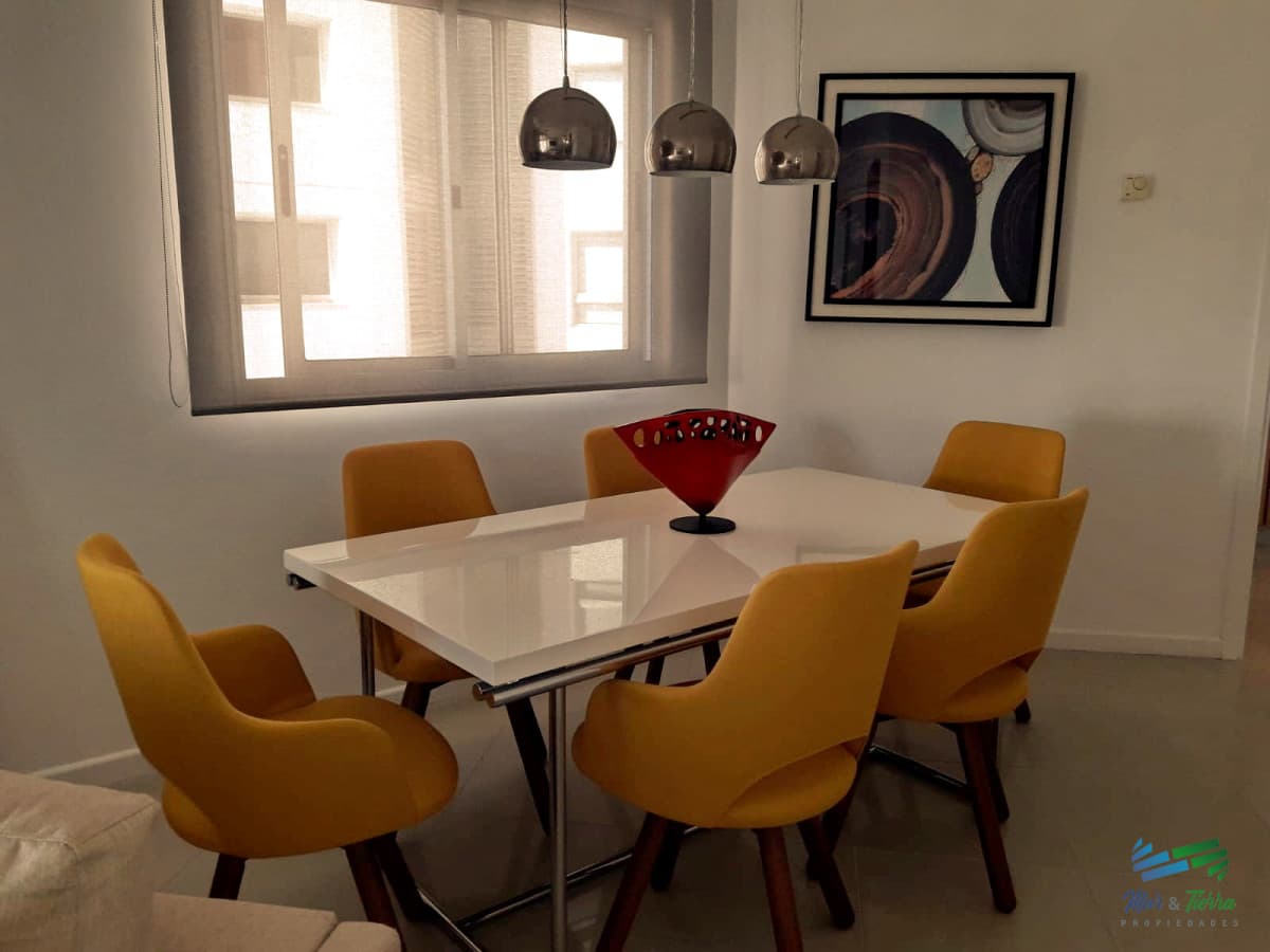 Apartamento en Roosevelt, 2 dormitorios, edificio con servicios, temporada 2025