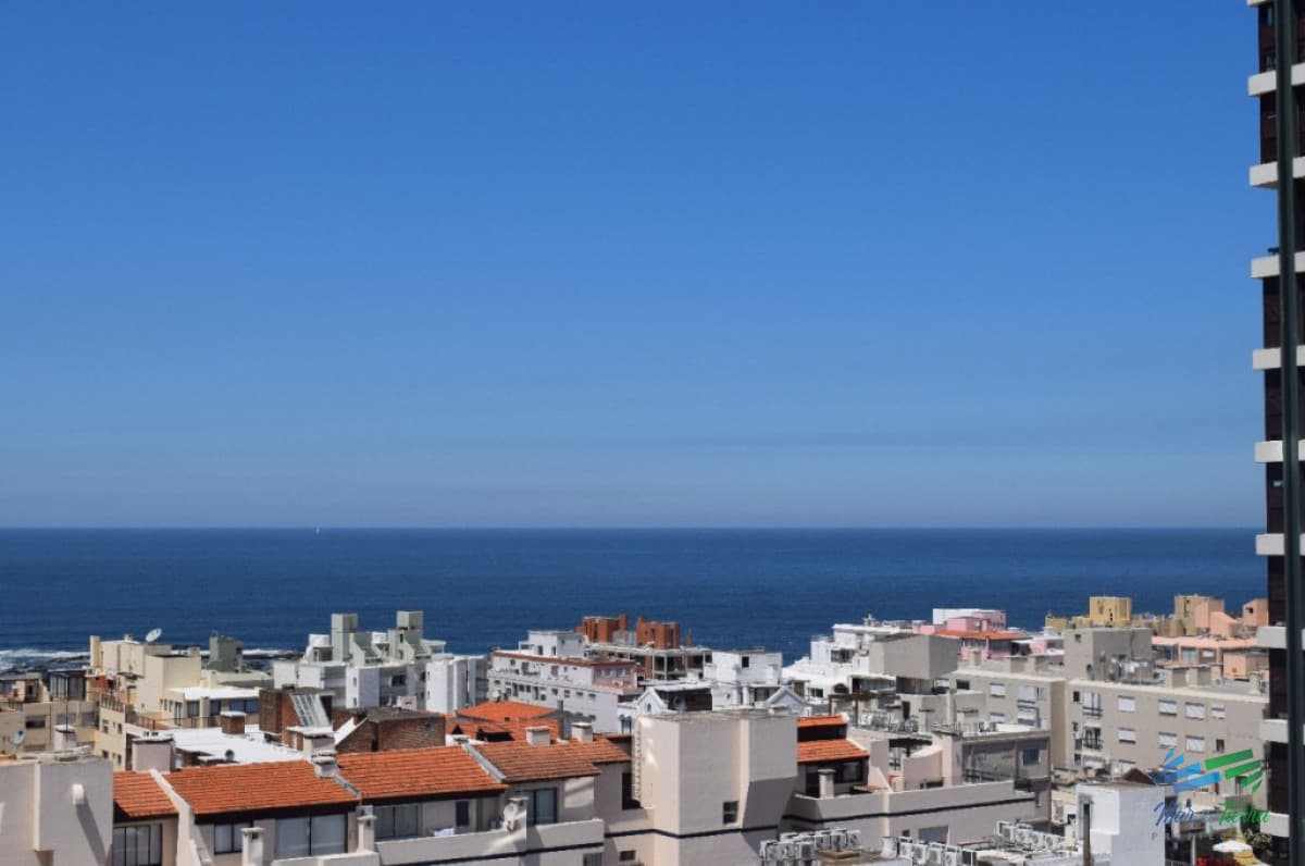 SE VENDE APARTAMENTO 1 DORMITORIO EN PENINSULA, PUNTA DEL ESTE CON MUY LINDA VISTA.