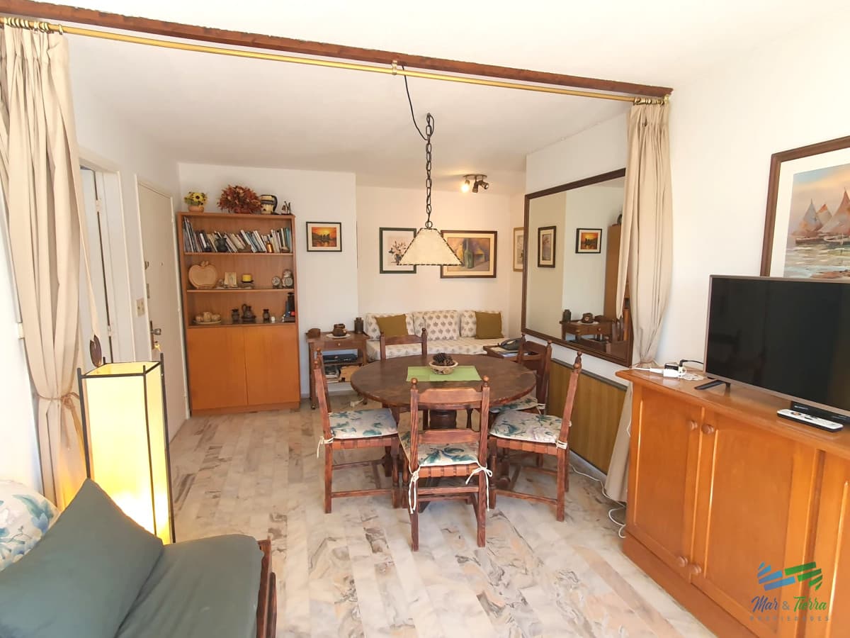 Alquiler de apartamento de un dormitorio por temportada sobre playa mansa