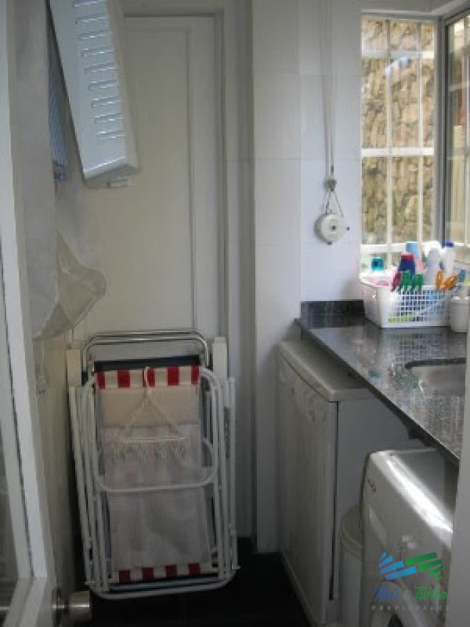 Excelente apartamento reciclado en venta de 3 dormitorios, frente al mar en Punta del Este.