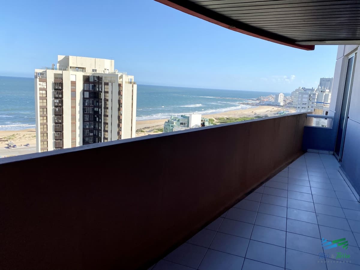 En venta , piso alto , con espectacular vista al mar!!!