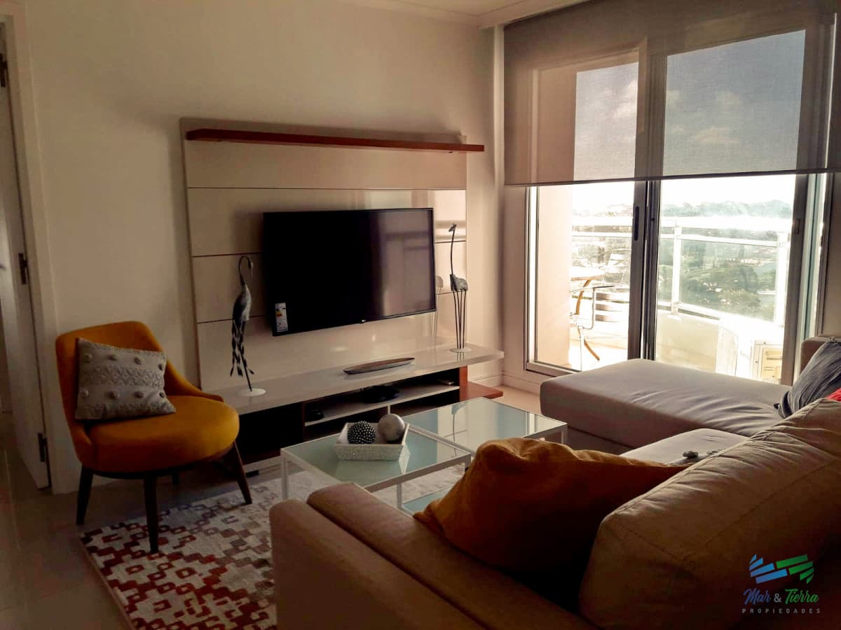 Apartamento en Roosevelt, 2 dormitorios, edificio con servicios, temporada 2025