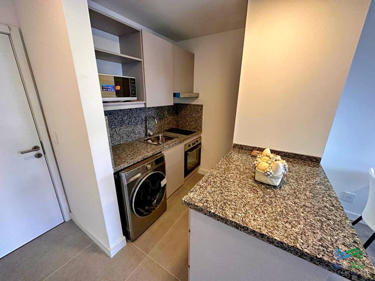 Vendo apartamento 1 y 1/2 dormitorios, a estrenar, con buenos servicios, en Punta del Este