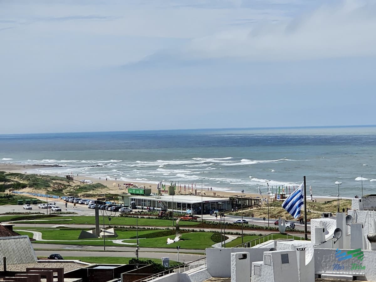 Venta apartamento 1 dormitorio en península de Punta del este a pasos de playa Mansa playa Brava