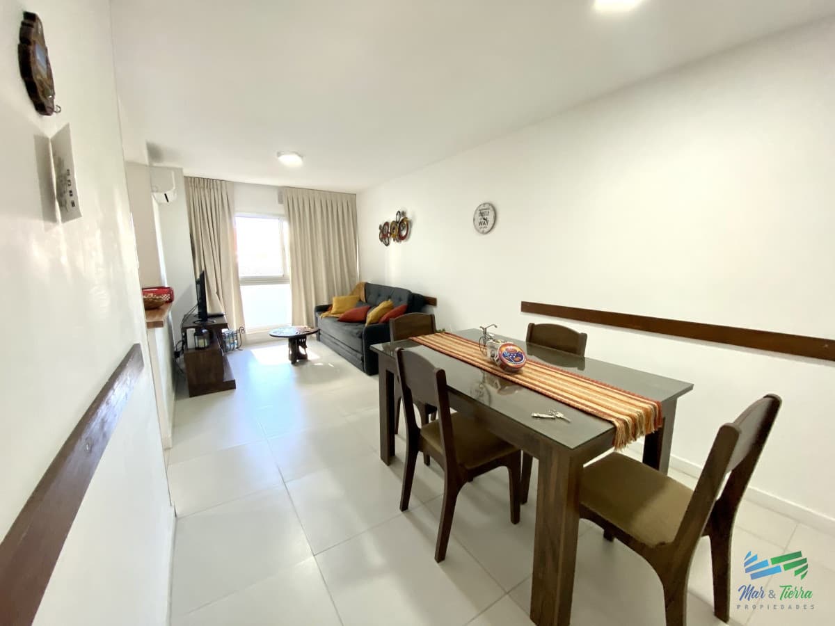 Apartamento en alquiler sobre Roosevelt con piscina y servicios, Punta del Este.