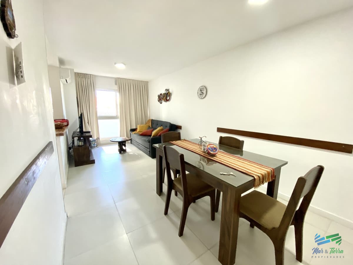 Apartamento en alquiler sobre Roosevelt con piscina y servicios, Punta del Este.