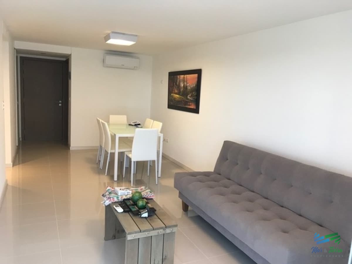 En venta.. piso alto, torre con todos los servicios.