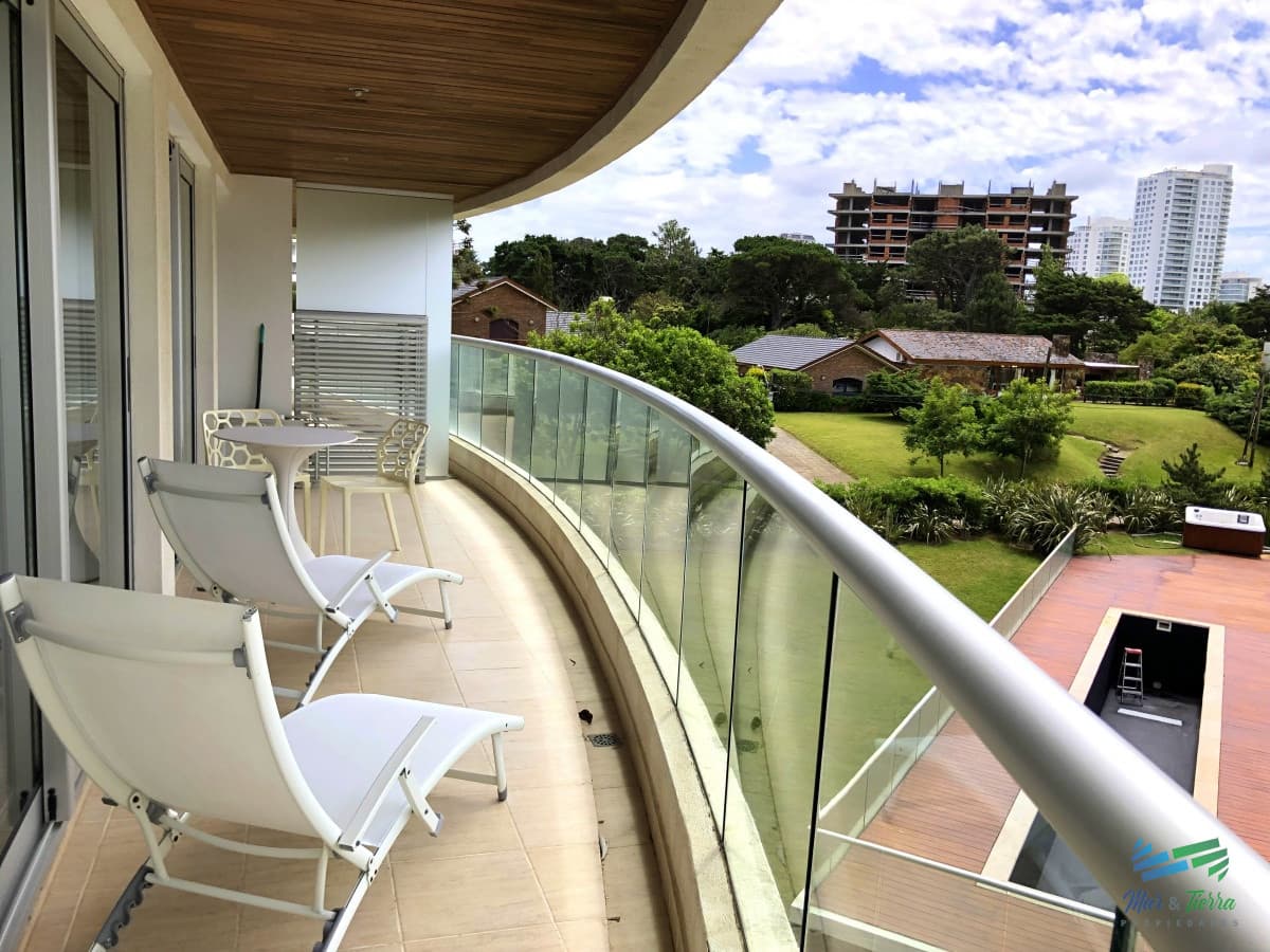 Venta Alquiler apartamento 3 dormitorios 2 baños playa brava punta del este