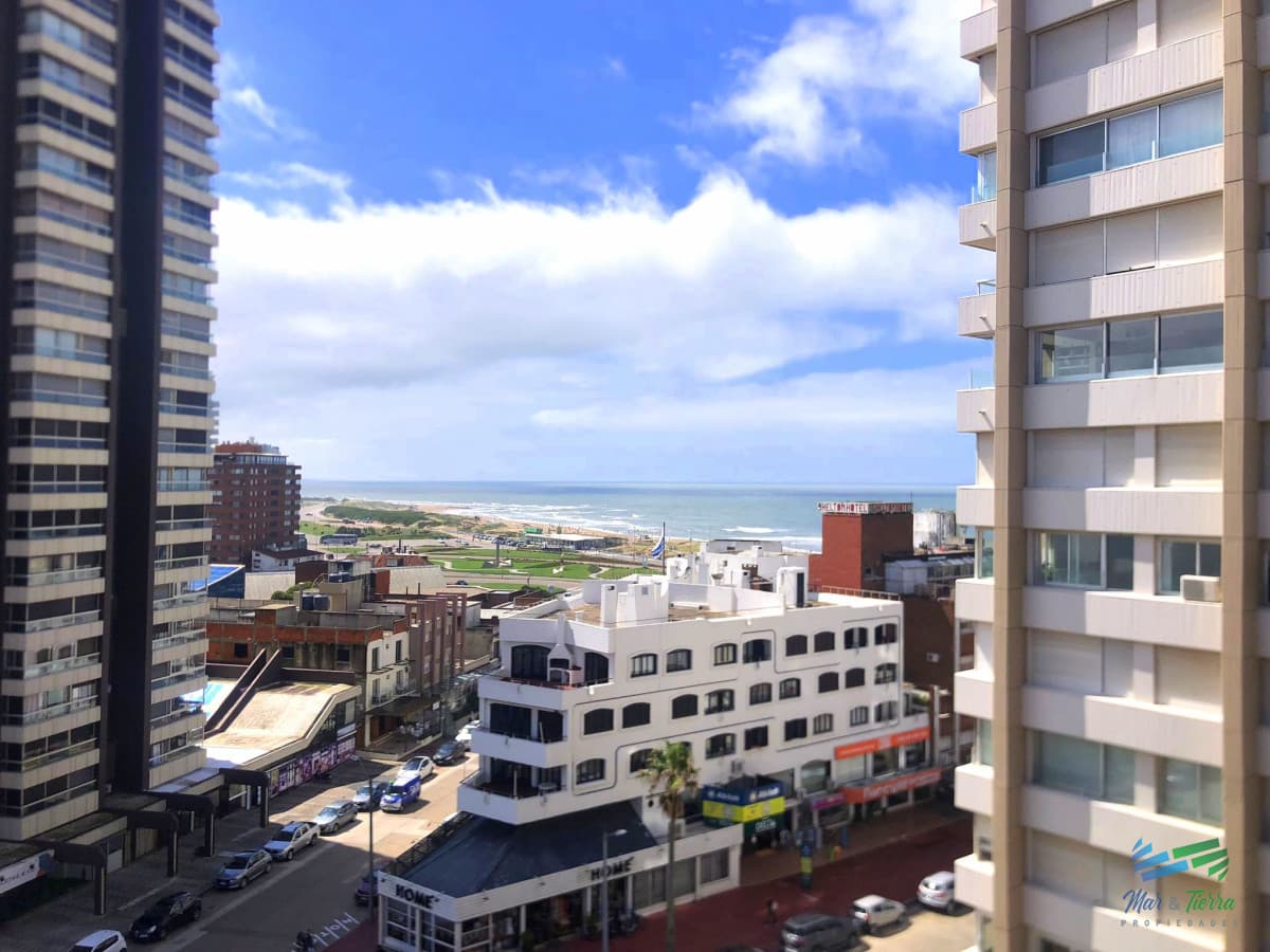 Venta apartamento 1 dormitorio en península de Punta del este a pasos de playa Mansa playa Brava