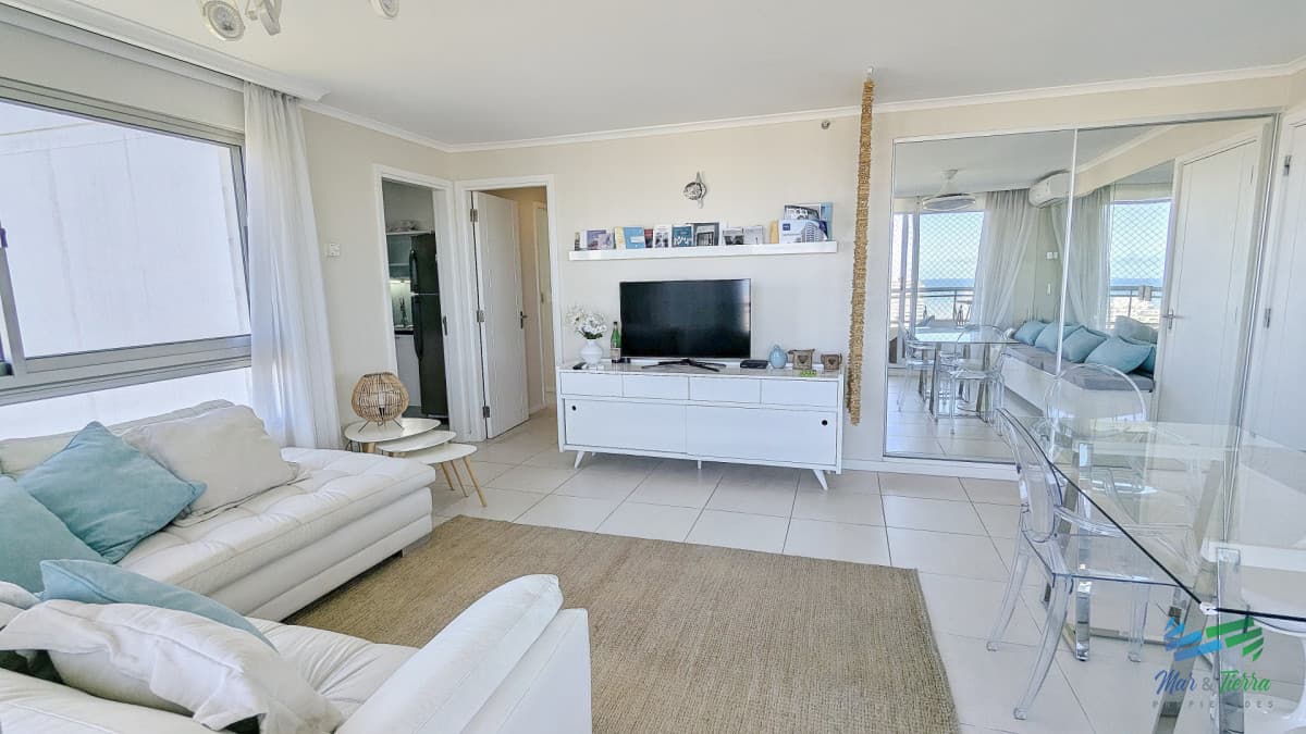 Alquiler baja temporada apartamento de 2 dormitorios en torre Ocean Drive Punta del Este