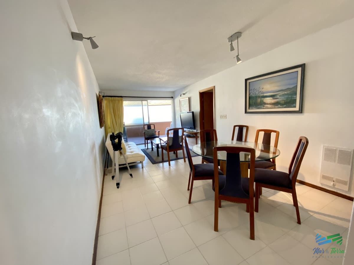 En venta , piso alto , con espectacular vista al mar!!!