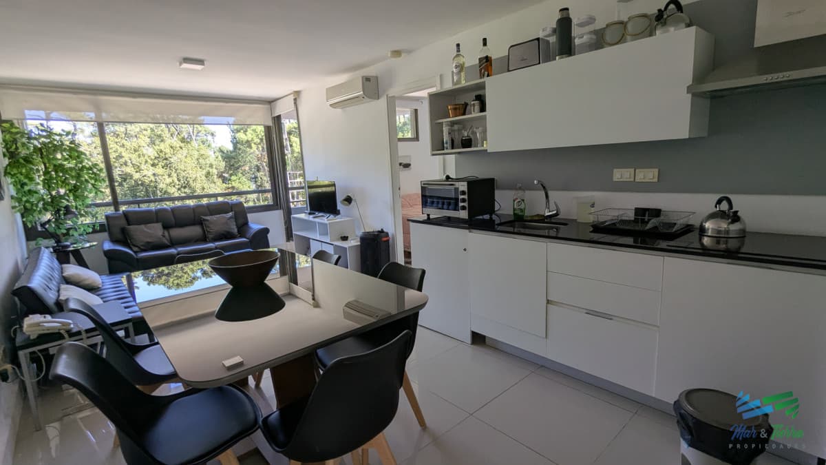 Venta de apartamento 1 dormitorio 2 baños en avenida Pedragosa Punta del Este