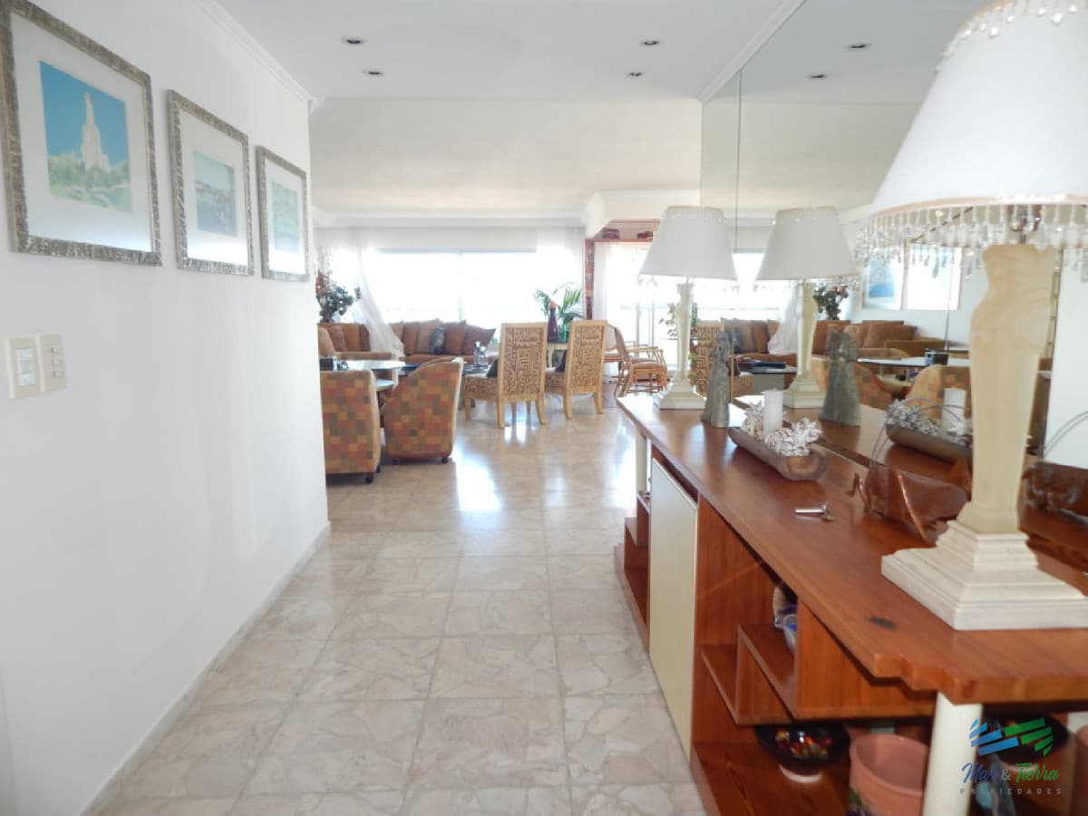 Espectacular planta, reciclada con materiales de primera calidad!!! cuenta 180 m2.