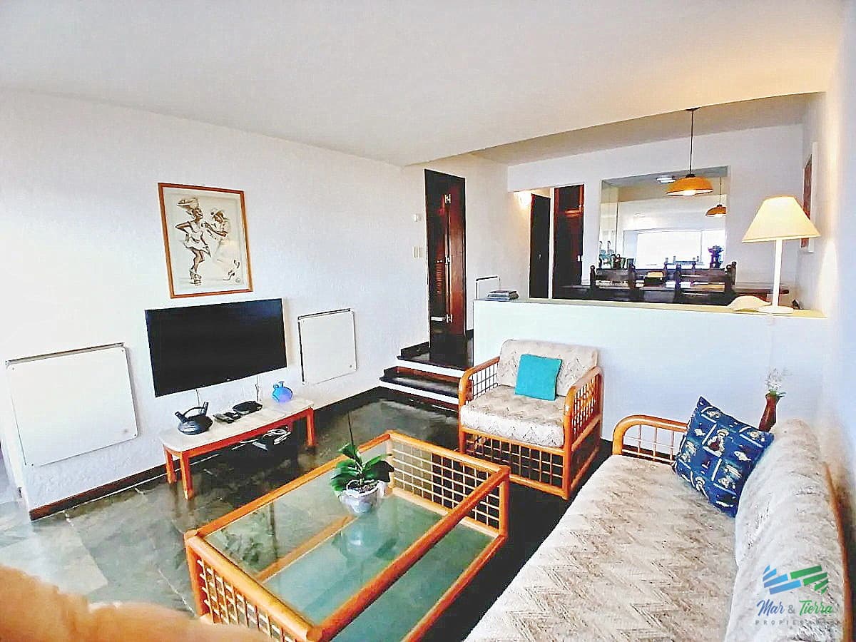 Venta de apartamento sobre playa Brava 1 dormitorio en parada 2