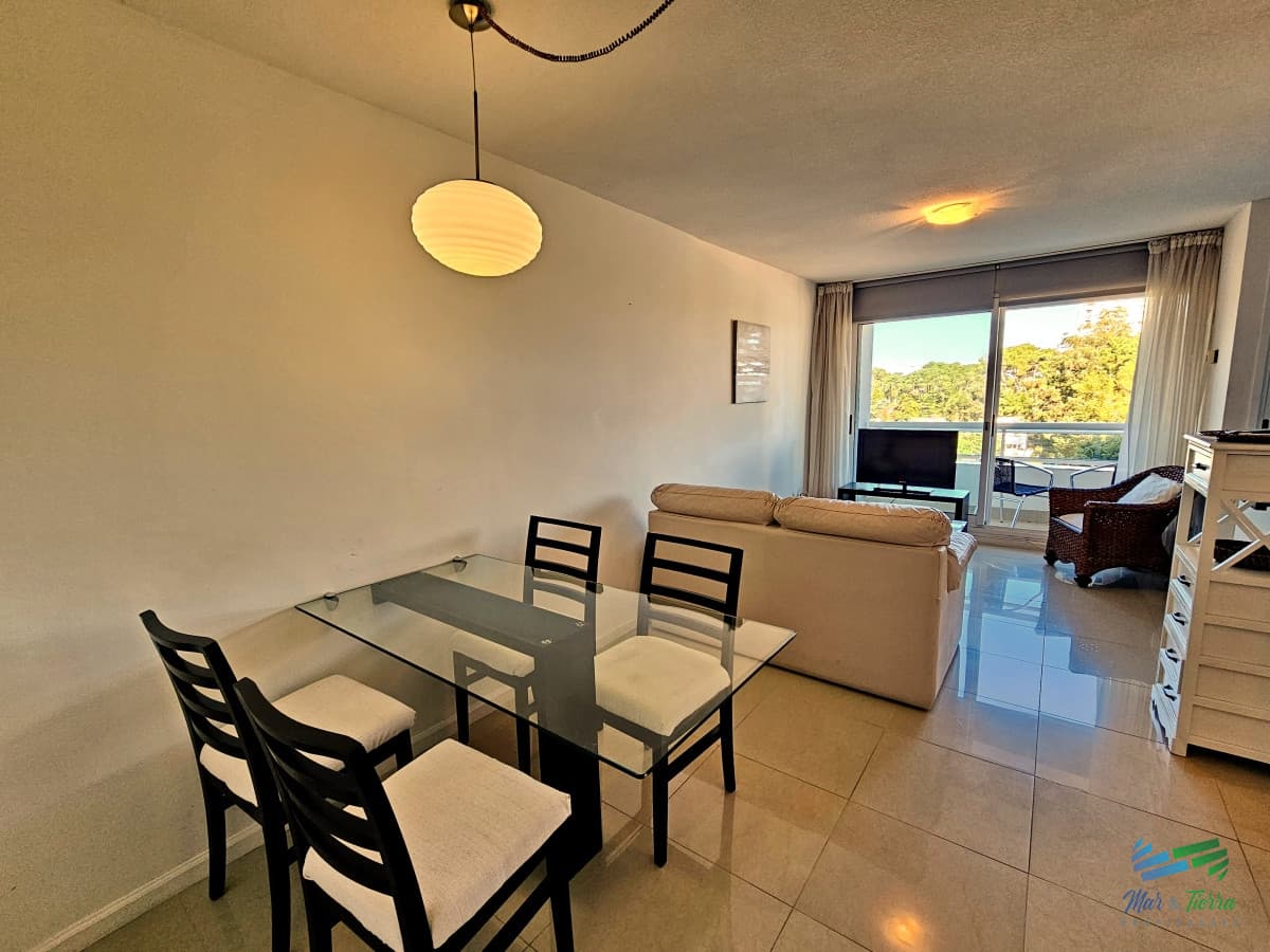 En venta apartamento 1 dormitorio con servicios en Roosevelt, Punta del Este