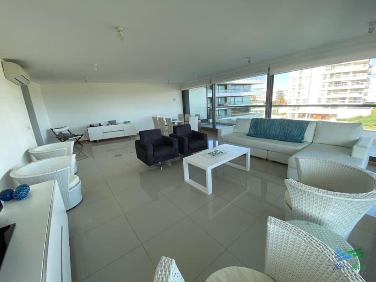 Vendo apartamento 3 dormitorios en brava frente al mar, Punta del Este.