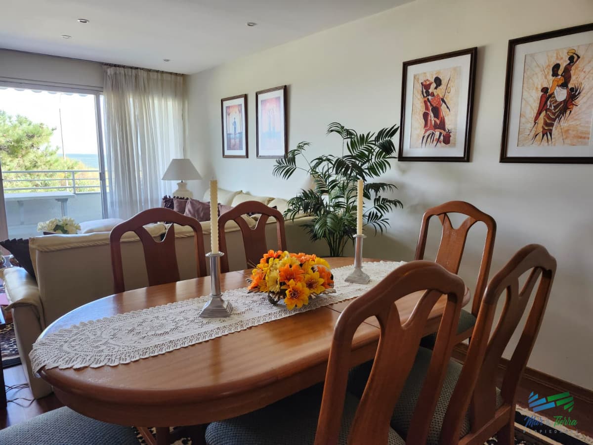 Venta de apartamento 3 dormitorios en primera línea sobre playa Mansa