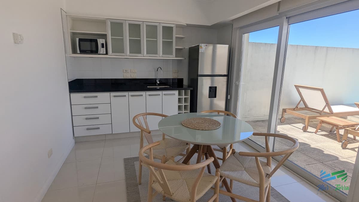 Venta de apartamento Petnhouse 3 dormitorios 3 baños frente al mar, playa MansaPunta del Este