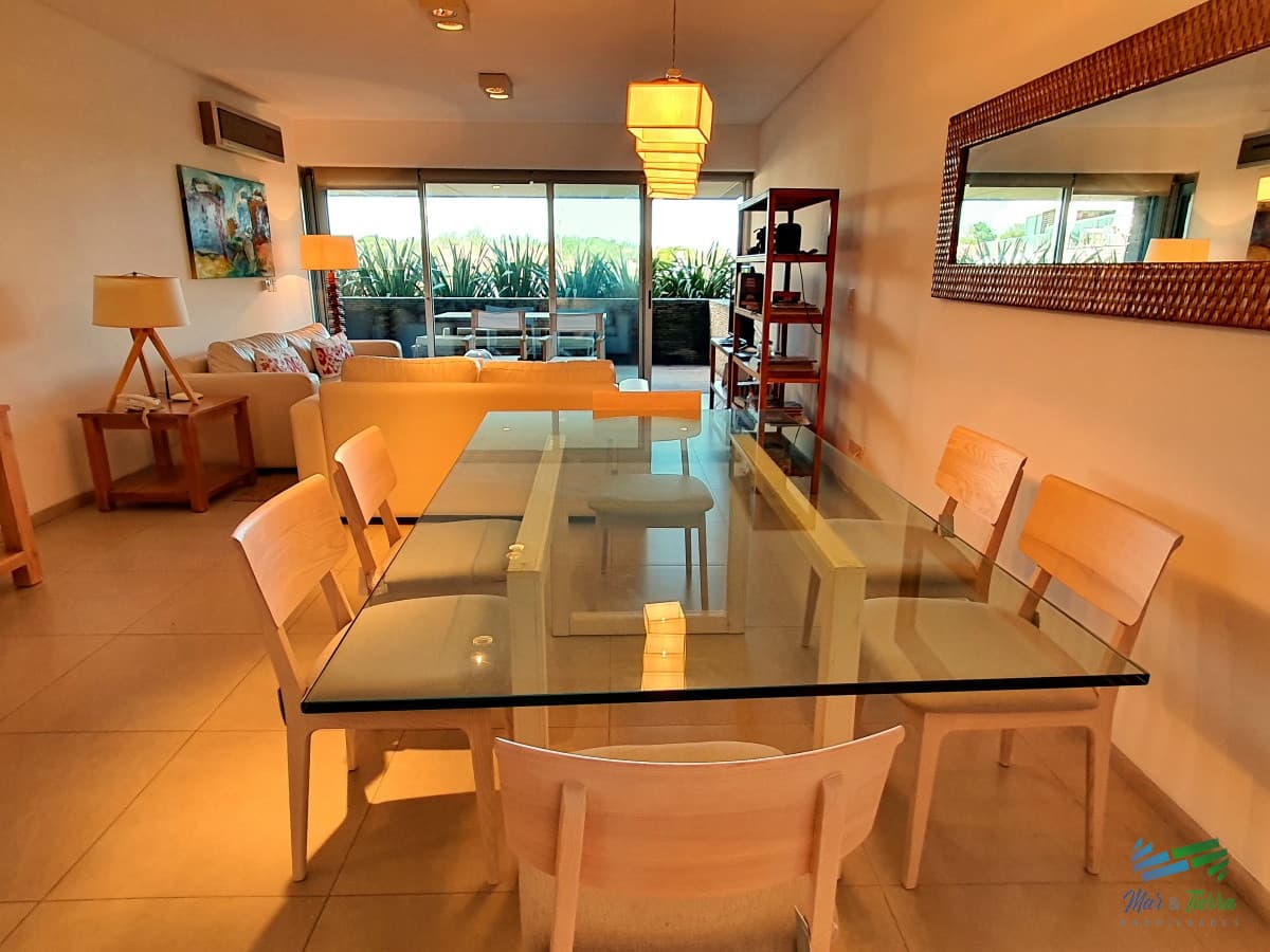 Vendo apartamento de 2 dormitorios y 3 baños. Rincón del Indio, Punta del Este.