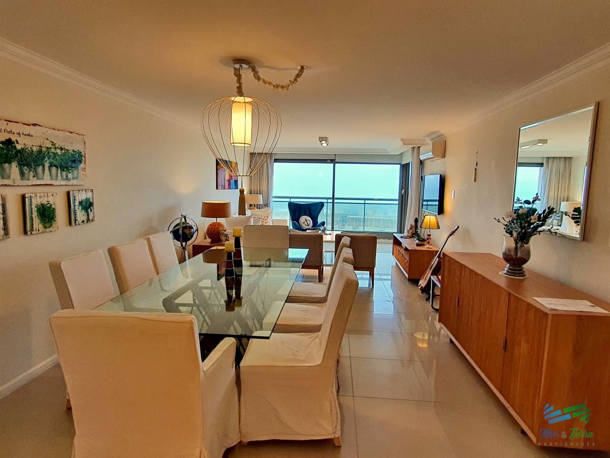 Vendo apartamento 3 dormitorios en Torre Imperiale, primera linea brava, vista al mar, excelentes amenities, Punta del Este.