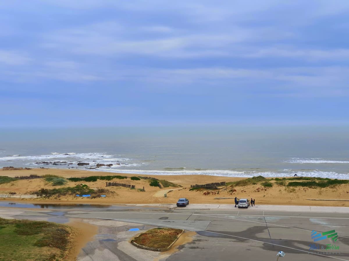 En venta apartamento 3 dormitorios, vista al mar, primera linea playa Brava, Punta del Este