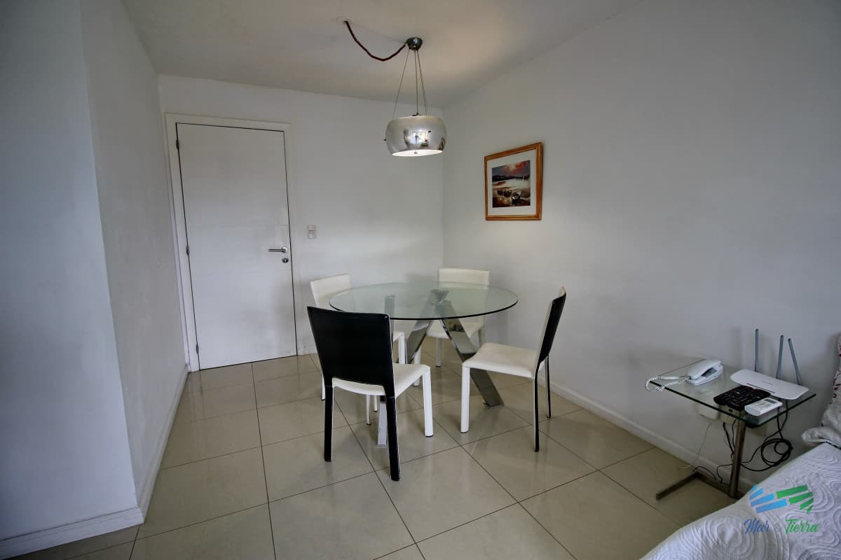 En venta apartamento 1 dormitorio con servicios y garaje en Roosevelt, zona Punta Shopping,Punta del Este