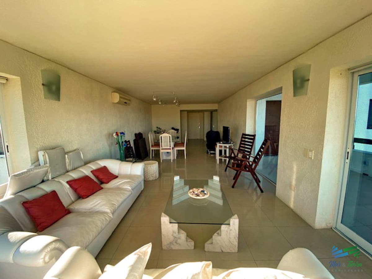 Apartamento de 3 dormitorios con vista al mar ,Punta del Este