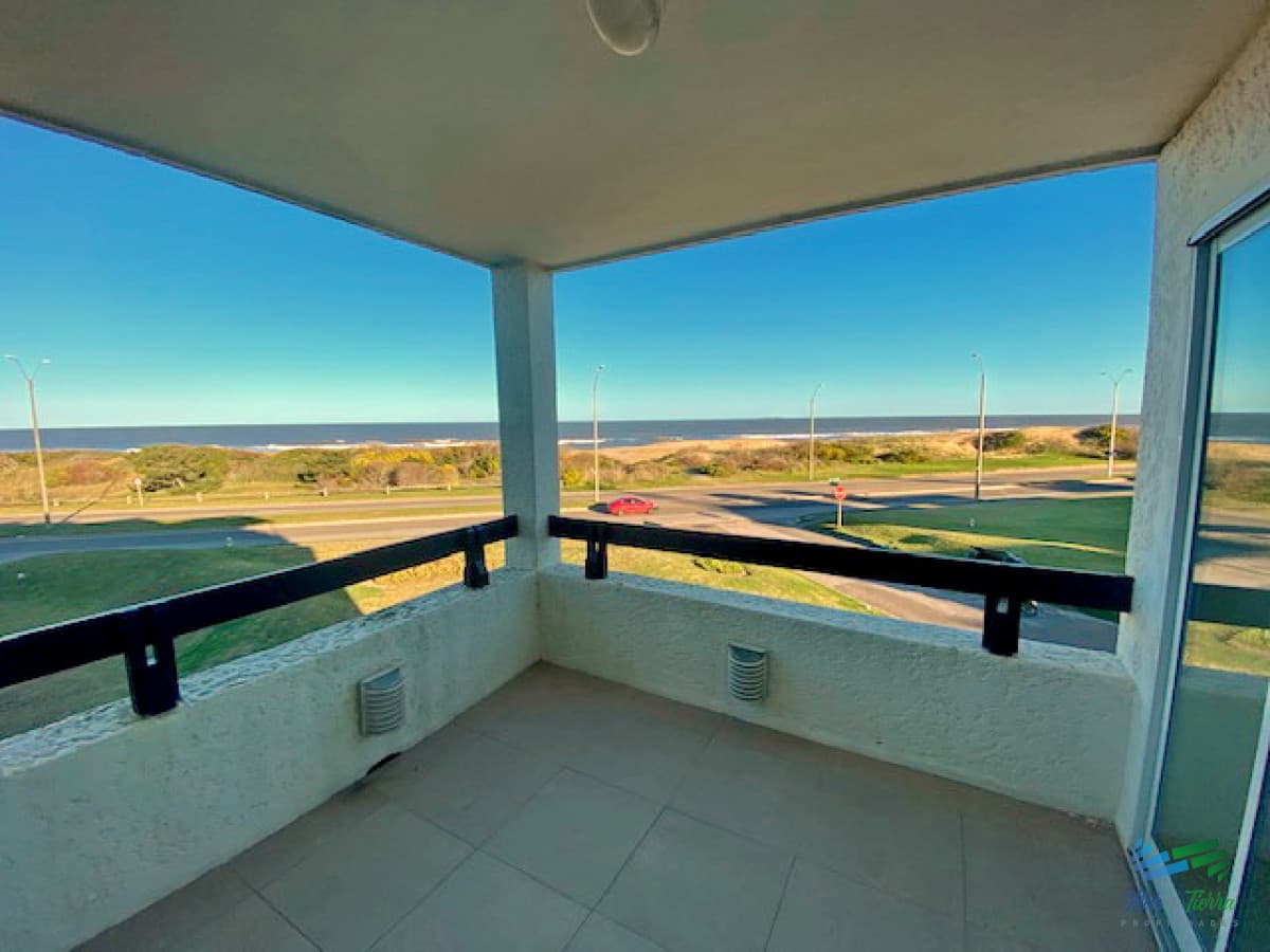 Apartamento de 3 dormitorios con vista al mar ,Punta del Este