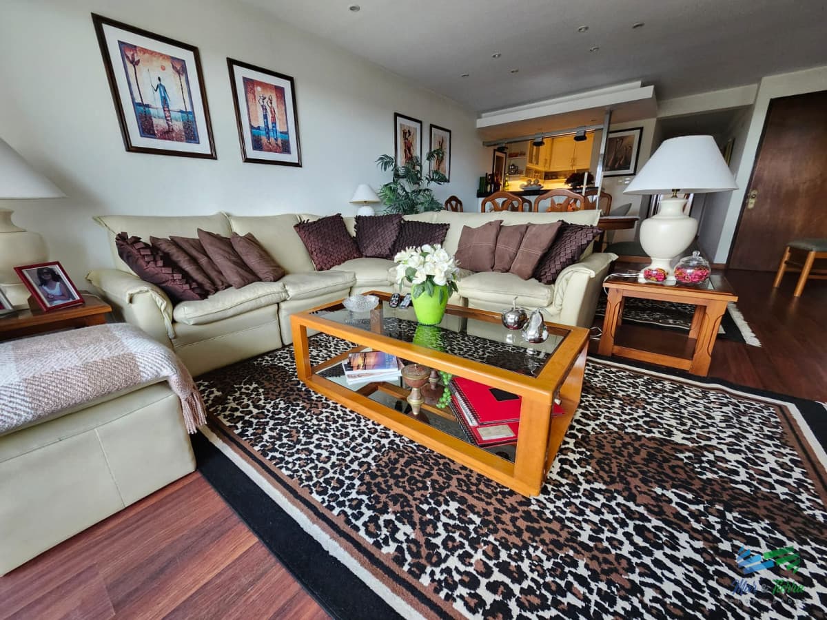 Venta de apartamento 3 dormitorios en primera línea sobre playa Mansa
