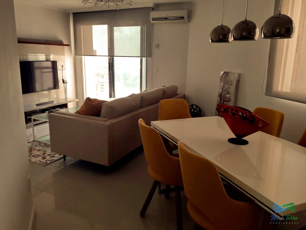 Apartamento en Roosevelt, 2 dormitorios, edificio con servicios, temporada 2025