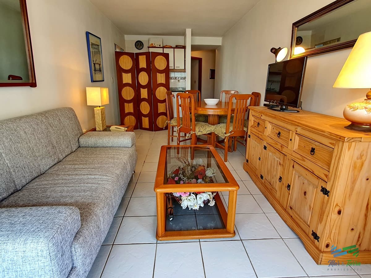 Se alquila apartamento de 1 dormitorio frente al mar con vista en Peninsula, Punta del Este.