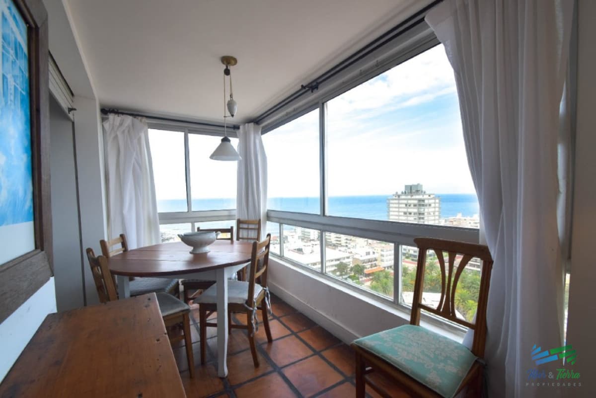 Apartamento de 3 dormitorios con vista al mar ,Punta del Este