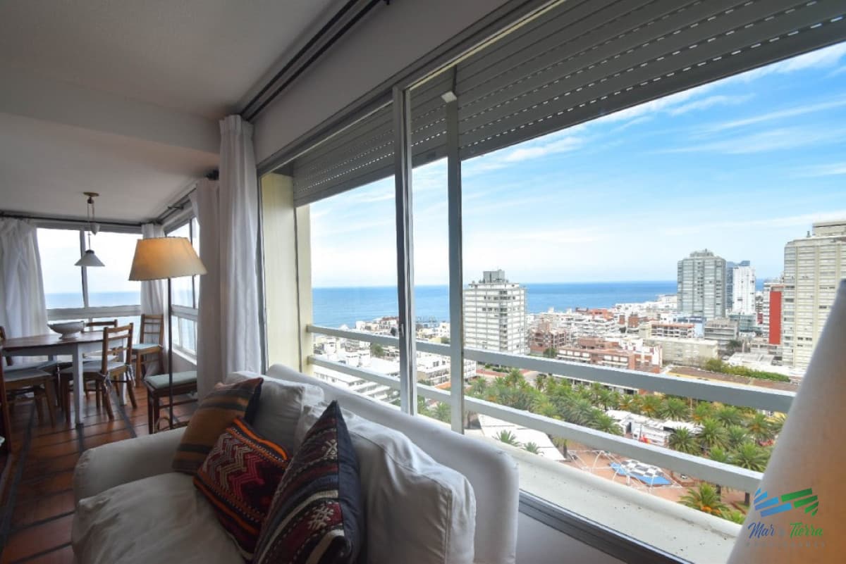 Apartamento de 3 dormitorios con vista al mar ,Punta del Este