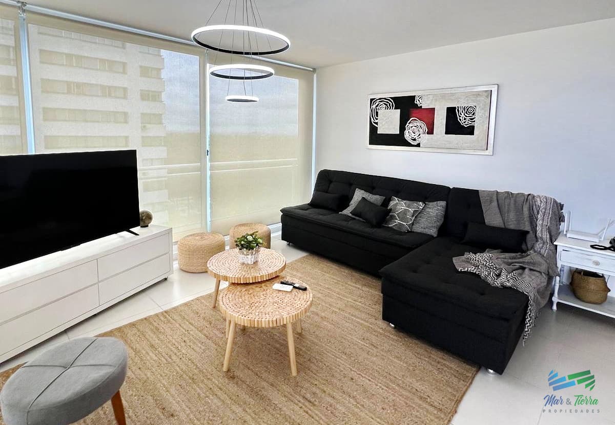 APARTAMENTO DOS DORMITORIOS, MODERNO, ALQUILER INVERNAL, SOBRE AV. ROOSEVELT, PUNTA DEL ESTE.