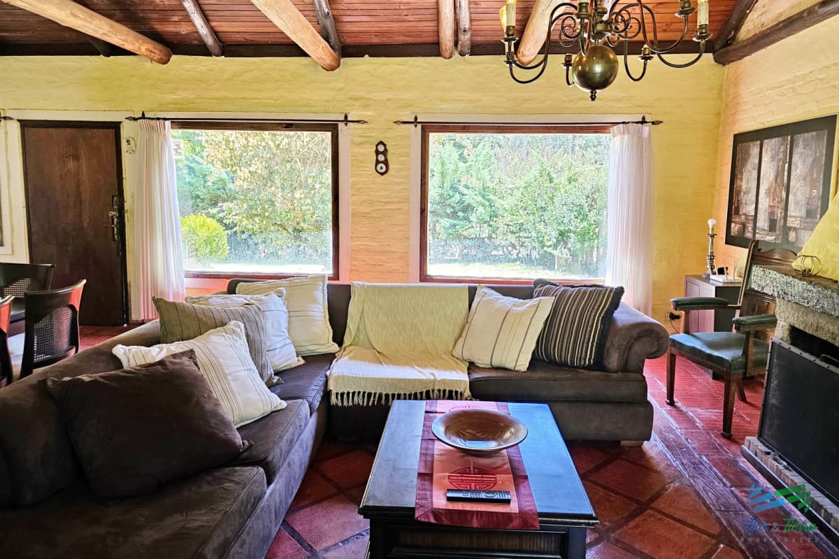 Casa 3 dormitorios en alquiler anual, cerca colegios, Punta del Este.