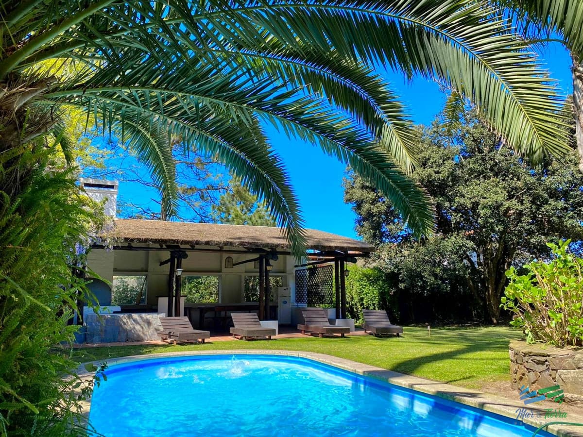 TEMPORADA 2026 GRAN CASA, 4 DORMITORIOS CON PISCINA CLIMATIZADA, PINARES, PUNTA DEL ESTE DISPONIBLE TEMPORADA 2025!!!