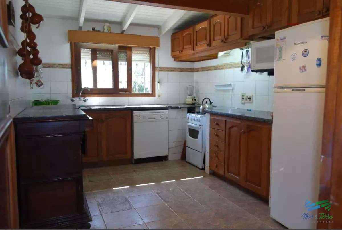 Casa de 4 dormitorios con piscina en alquiler en Brava, Punta del Este.